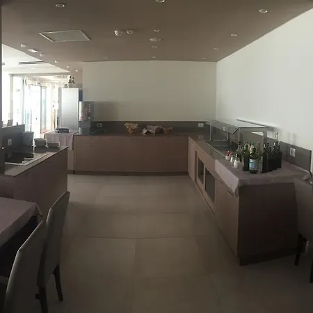 Hotel Montreal 3*